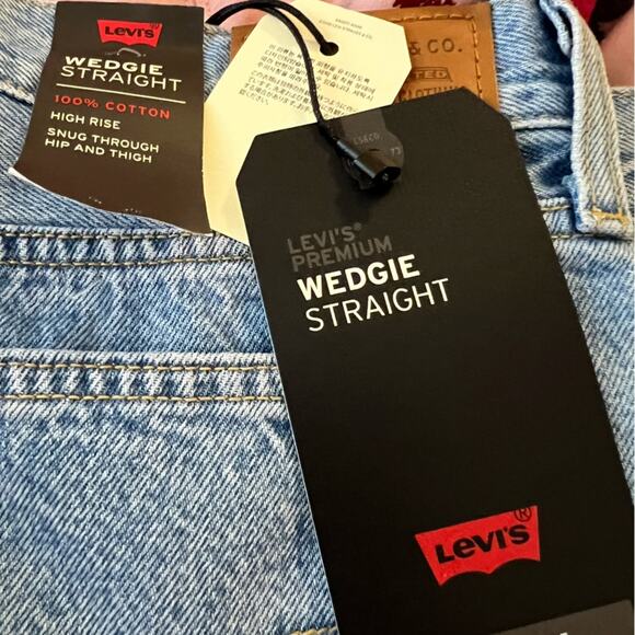 NWT Levi’s Wedgie Straight Button-Fly Medium Wash High Rise Jeans 32 x 28 - Picture 6 of 6